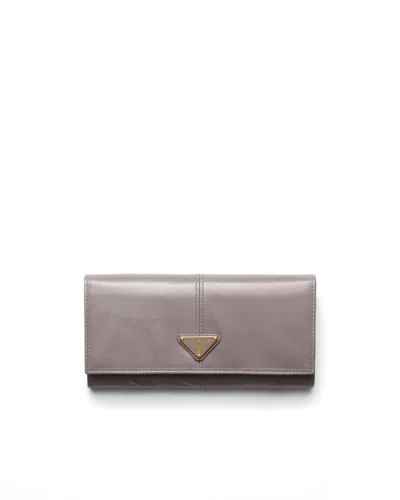 Prada Grosse Geldbörse Aus Leder In Gray