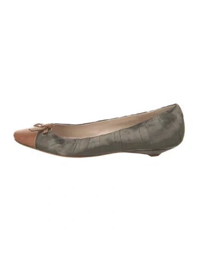 Pre-owned Prada Leather Animal Print Flats In Gray