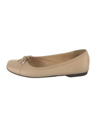 Pre-owned Prada Leather Bow Accents Ballet Flats In Neutral