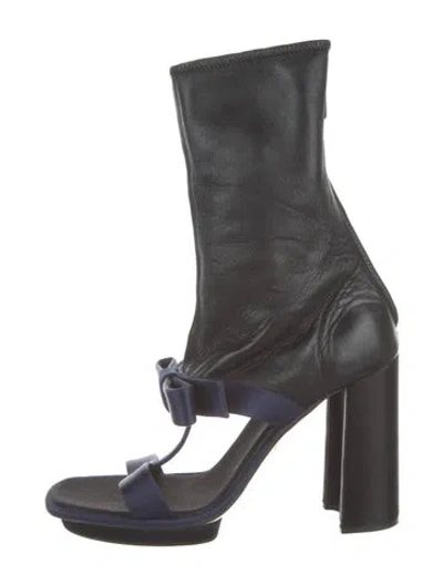 Pre-owned Prada Leather Bow Accents Gladiator Sandals In Black