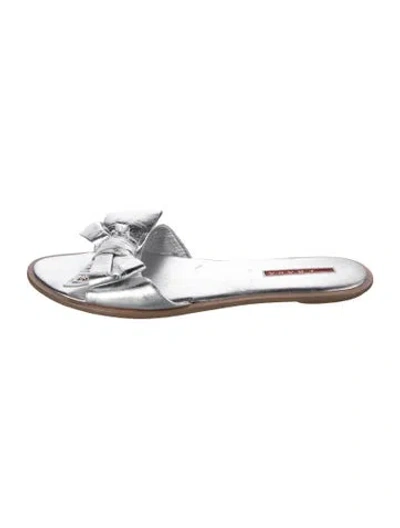 Pre-owned Prada Leather Bow Accents Slides In Metallic/silver