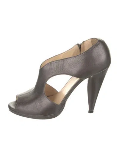 Pre-owned Prada Leather D'orsay Pumps In Gray