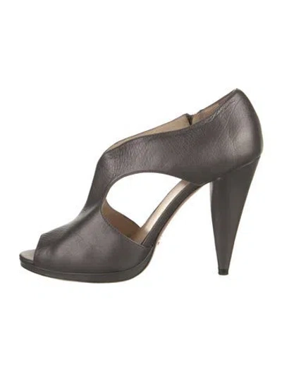 Pre-owned Prada Leather D'orsay Pumps In Gray