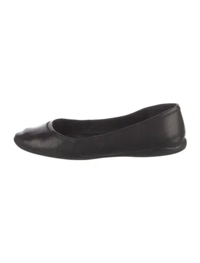 Pre-owned Prada Leather Flats In Black
