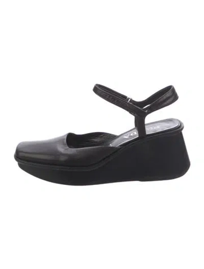 Pre-owned Prada Leather Flats In Black
