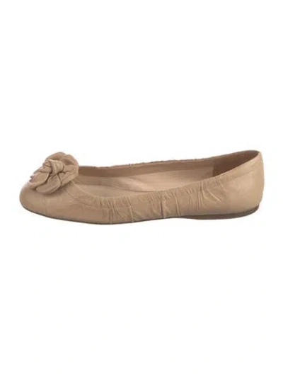 Pre-owned Prada Leather Flats In Neutral