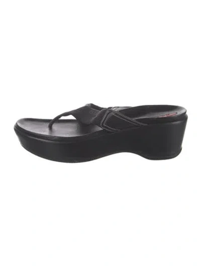 Pre-owned Prada Leather Flip Flops In Black