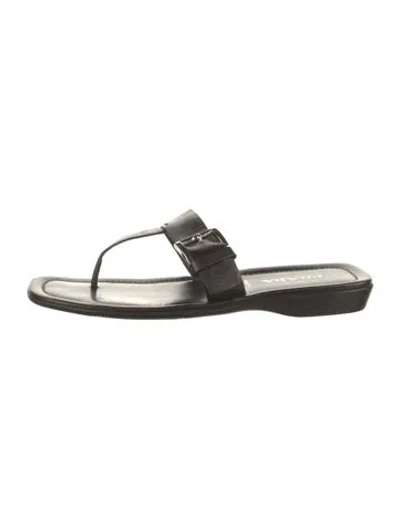 Pre-owned Prada Leather Flip Flops In Black