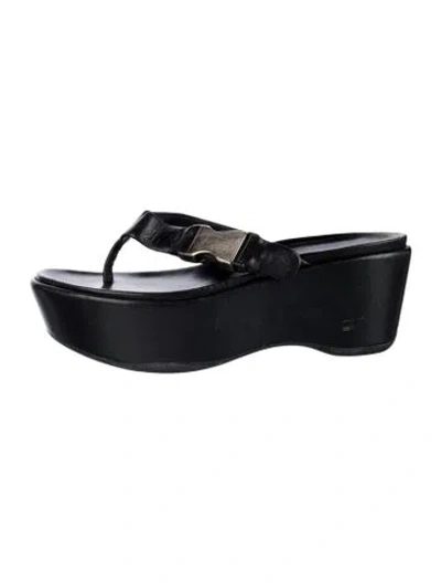 Pre-owned Prada Leather Flip Flops In Black