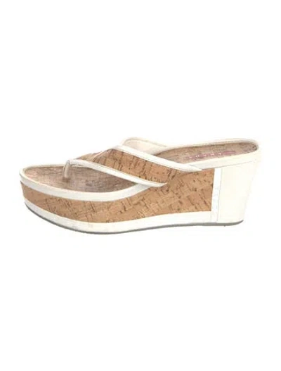 Pre-owned Prada Leather Flip Flops In Neutrals/white
