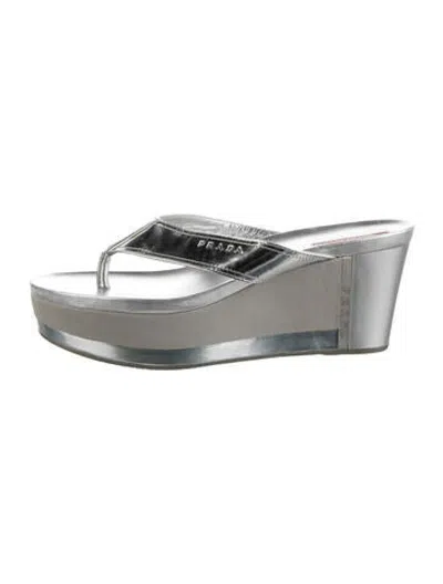 Pre-owned Prada Leather Flip Flops In Silver