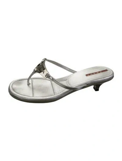 Pre-owned Prada Leather Flip Flops In White