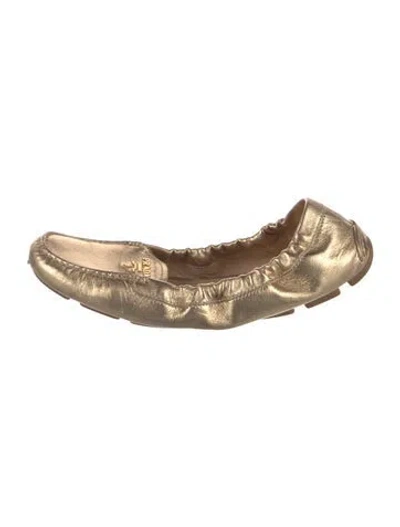 Pre-owned Prada Leather Loafers In Gold