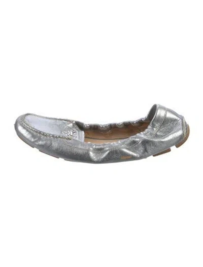 Pre-owned Prada Leather Loafers In Metallic/silver