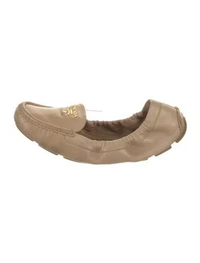 Pre-owned Prada Leather Loafers In Neutral