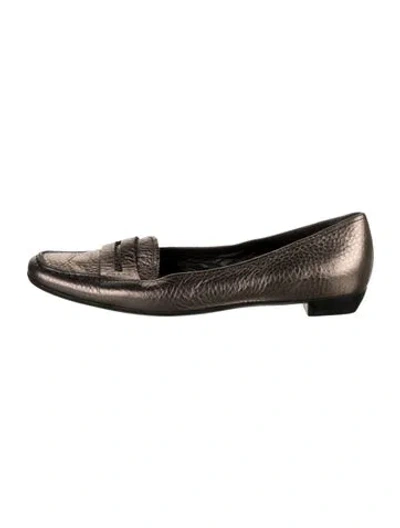 Pre-owned Prada Leather Loafers In Neutral