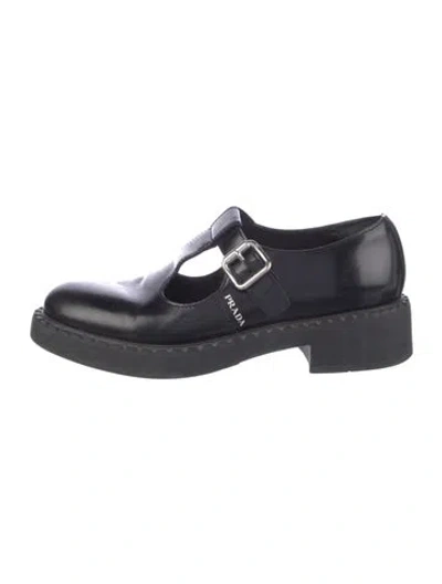 Pre-owned Prada Leather Oxfords In Black