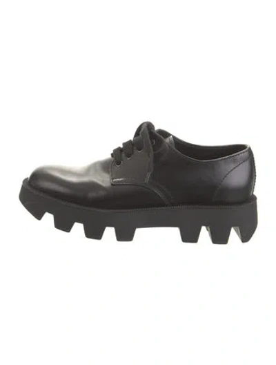 Pre-owned Prada Leather Oxfords In Black