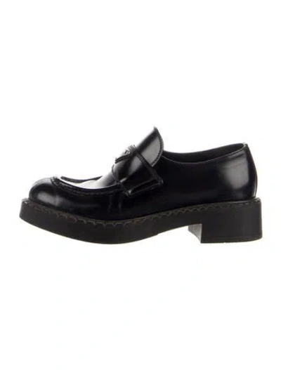 Pre-owned Prada Leather Oxfords In Black