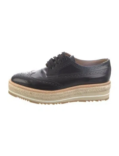 Pre-owned Prada Leather Oxfords In Black