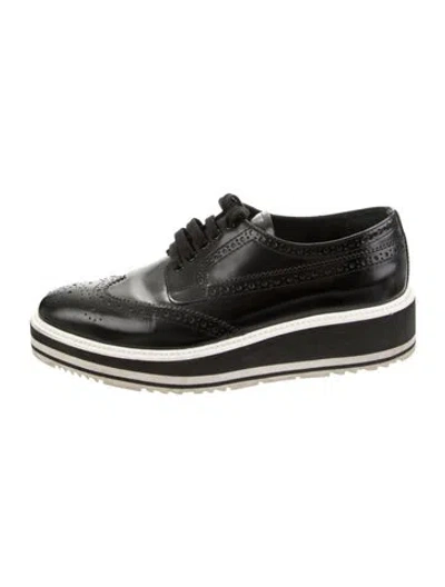 Pre-owned Prada Leather Oxfords In Black