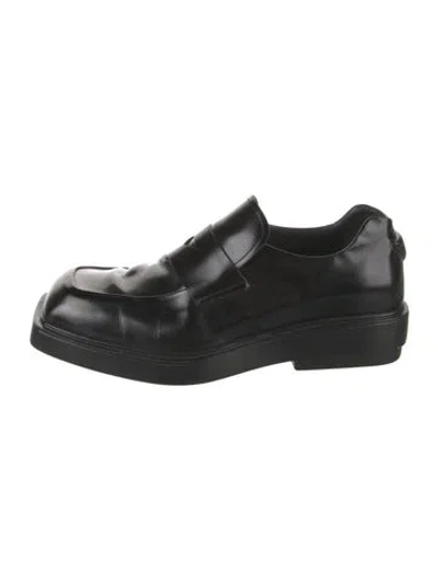 Pre-owned Prada Leather Oxfords In Black