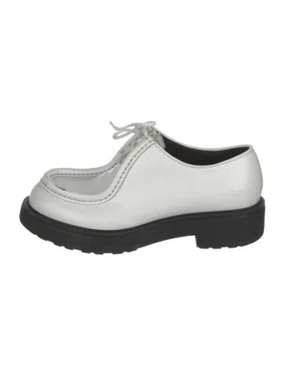 Pre-owned Prada Leather Oxfords In Black/white