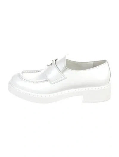 Pre-owned Prada Leather Oxfords In White