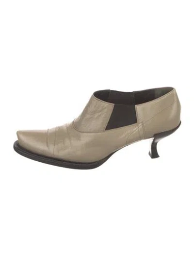 Pre-owned Prada Leather Pumps