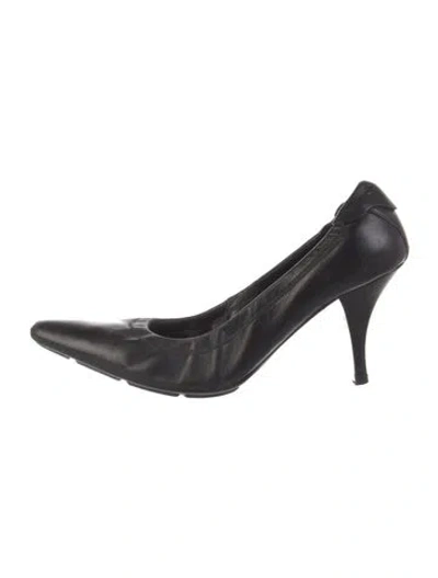 Pre-owned Prada Leather Pumps In Black
