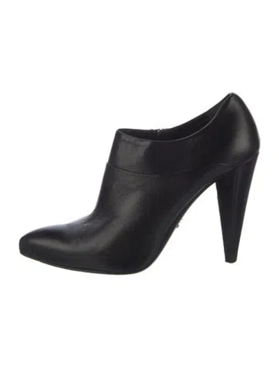 Pre-owned Prada Leather Pumps In Black