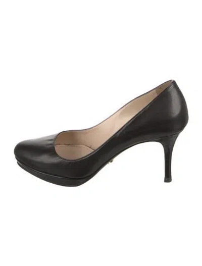 Pre-owned Prada Leather Pumps In Black