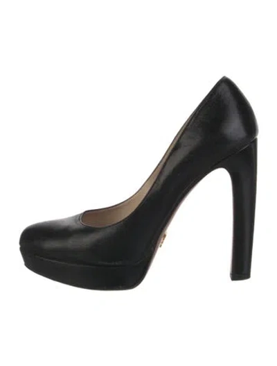Pre-owned Prada Leather Pumps In Black