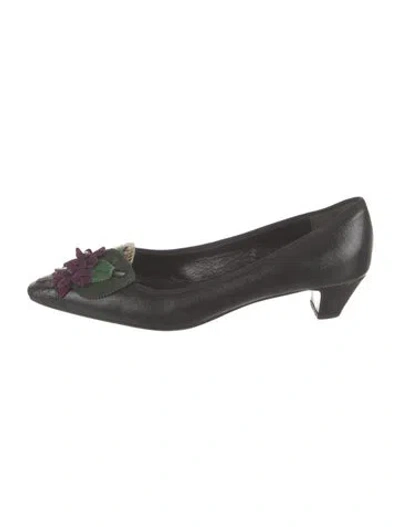 Pre-owned Prada Leather Pumps In Black