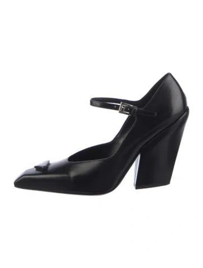 Pre-owned Prada Leather Pumps In Black