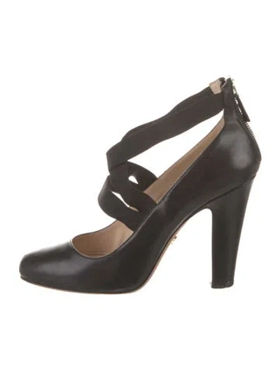 Pre-owned Prada Leather Pumps In Black