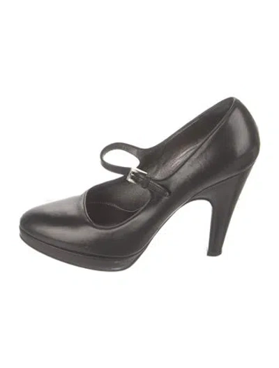 Pre-owned Prada Leather Pumps In Black