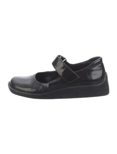 Pre-owned Prada Leather Pumps In Black