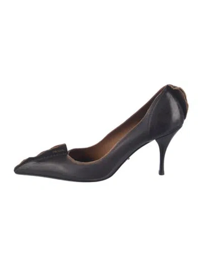 Pre-owned Prada Leather Pumps In Black