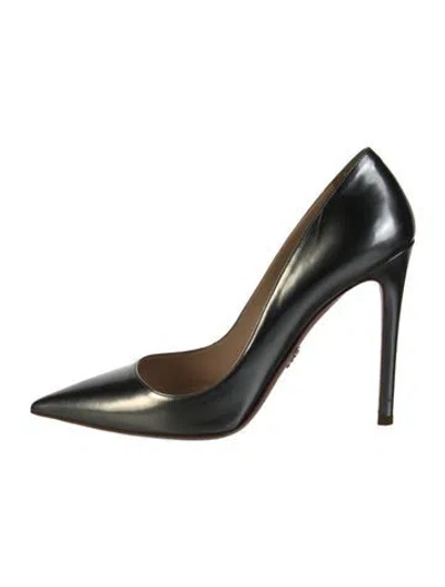 Pre-owned Prada Leather Pumps In Black