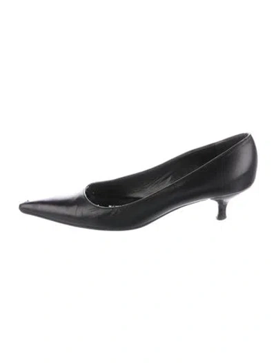 Pre-owned Prada Leather Pumps In Black