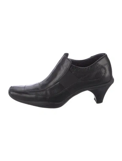 Pre-owned Prada Leather Pumps In Black