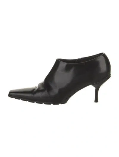 Pre-owned Prada Leather Pumps In Black
