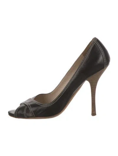 Pre-owned Prada Leather Pumps In Black