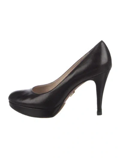 Pre-owned Prada Leather Pumps In Black
