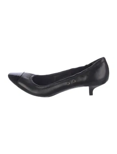 Pre-owned Prada Leather Pumps In Black