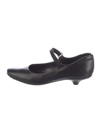Pre-owned Prada Leather Pumps In Black