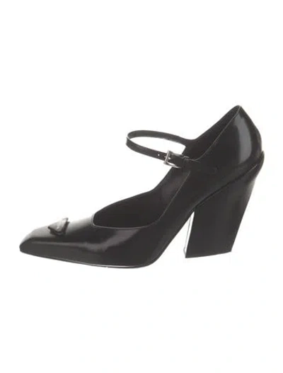 Pre-owned Prada Leather Pumps In Black