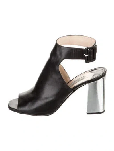 Pre-owned Prada Leather Pumps In Black
