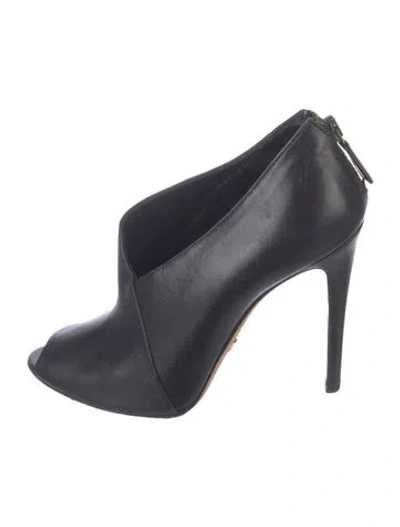 Pre-owned Prada Leather Pumps In Black